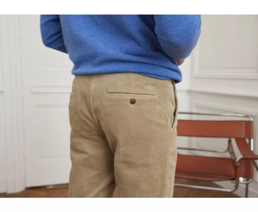 Shop Pantalón chino de pana Aceituna Claro para hombre Norman Pantalones Ajustados
