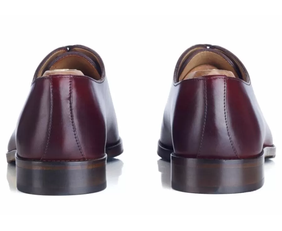 Shop Zapatos Oxford de piel hombre Burdeos patinado Peter Patin Zapatos De Boda